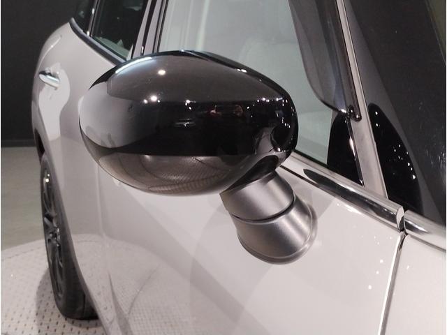 ＭＩＮＩ クーパーＤクラブマンプレミアム＋Ｐクラシック・トリム　ワンオーナー　シートヒーター　アクティブクルーズコントロール　ワイヤレス充電　バックカメラ　純正ＨＤＤナビ　ブラックルーフ　コンフォートアクセス　パーキングアシスト　障害物センサー　純正１７ＡＷ（56枚目）