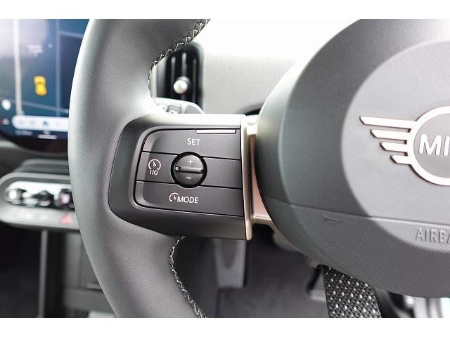 MINI クーパーC フェイバリット・トリム 弊社登録車 FAVOURED TRIM Mパッケージ ドライビングアシスト パーキングアシスト アクティブクルーズコントロール ヘッドアップディスプレイ パノラマビューカメラ&前後PDC 電動シート(18枚目)