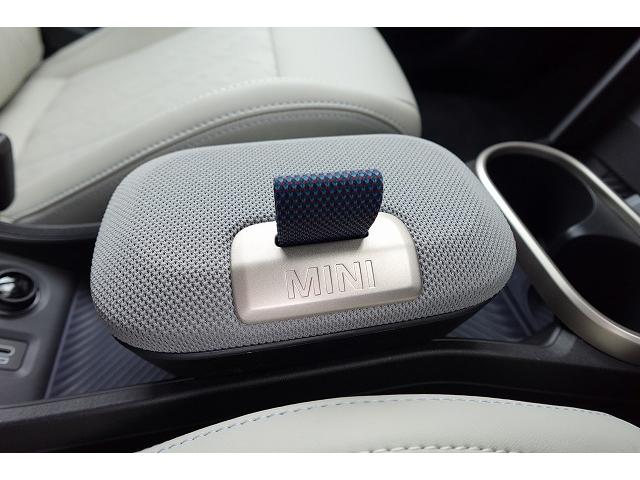 MINI クーパーC フェイバリット・トリム 弊社登録車 FAVOURED TRIM Mパッケージ ドライビングアシスト パーキングアシスト アクティブクルーズコントロール ヘッドアップディスプレイ パノラマビューカメラ&前後PDC 電動シート(40枚目)