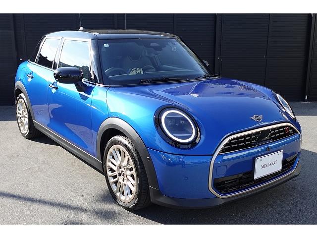 ＭＩＮＩ クーパーＳ　フェイバリット・トリム　弊社登録車　Ｍパッケージ　アクティブクルーズコントロール　ハーマンカードン・ハイファイラウド・スピーカーシステム　シートヒーター　ステアリングヒーター　電動シート　ヘッドアップディスプレイ　認定中古車（8枚目）
