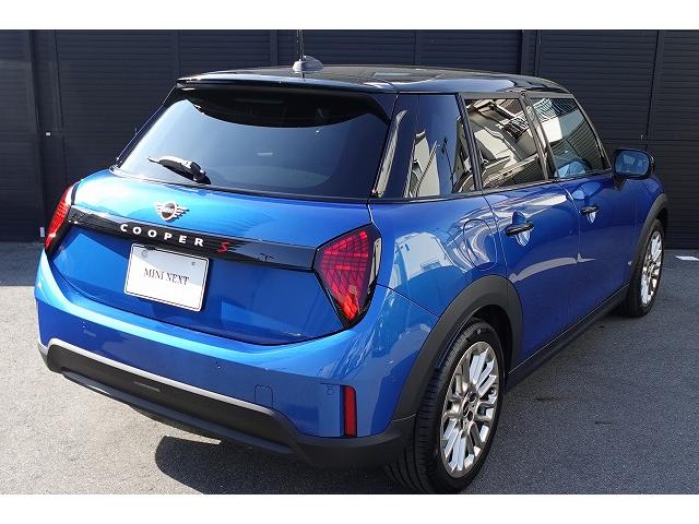 ＭＩＮＩ クーパーＳ　フェイバリット・トリム　弊社登録車　Ｍパッケージ　アクティブクルーズコントロール　ハーマンカードン・ハイファイラウド・スピーカーシステム　シートヒーター　ステアリングヒーター　電動シート　ヘッドアップディスプレイ　認定中古車（9枚目）