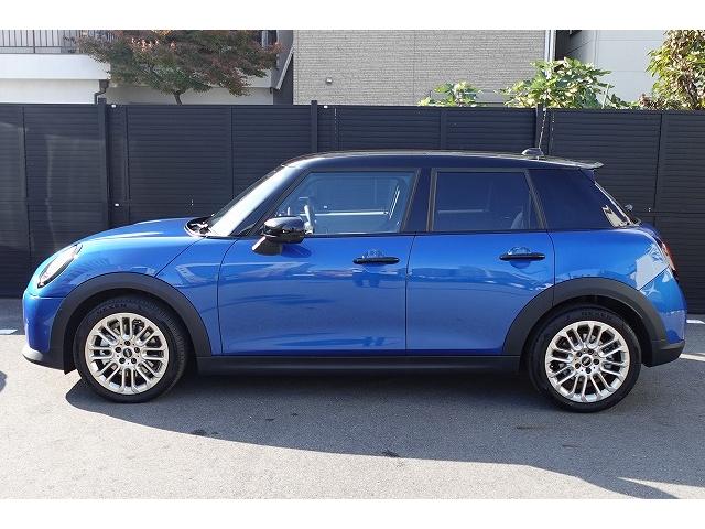 ＭＩＮＩ クーパーＳ　フェイバリット・トリム　弊社登録車　Ｍパッケージ　アクティブクルーズコントロール　ハーマンカードン・ハイファイラウド・スピーカーシステム　シートヒーター　ステアリングヒーター　電動シート　ヘッドアップディスプレイ　認定中古車（13枚目）