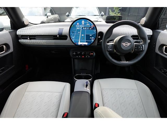 MINI クーパーS フェイバリット・トリム 弊社登録車 Mパッケージ アクティブクルーズコントロール ドライビングアシスタント パーキングアシスタント ヘッドアップディスプレイ harman/kardonHiFiラウドスピーカー 認定中古車(5枚目)