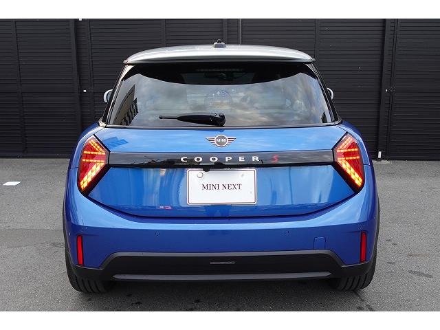 MINI クーパーS フェイバリット・トリム 弊社登録車 Mパッケージ アクティブクルーズコントロール ドライビングアシスタント パーキングアシスタント ヘッドアップディスプレイ harman/kardonHiFiラウドスピーカー 認定中古車(10枚目)