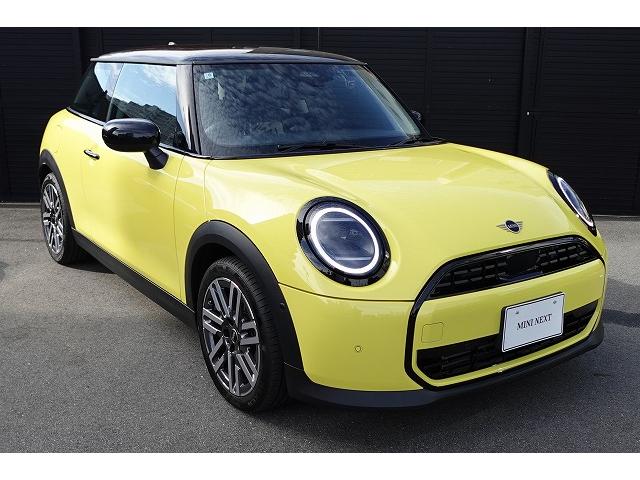 ＭＩＮＩ クーパーＣ　クラシック・トリム　弊社登録車　ＡＣＣ　ＨＵＤ　ドライビングアシスト　パーキングアシスト　アダプティブＬＥＤヘッドライト　シートヒーター　ステアリング＆レーンコントロールアシスト　ワイヤレスチャージング　認定中古車（9枚目）