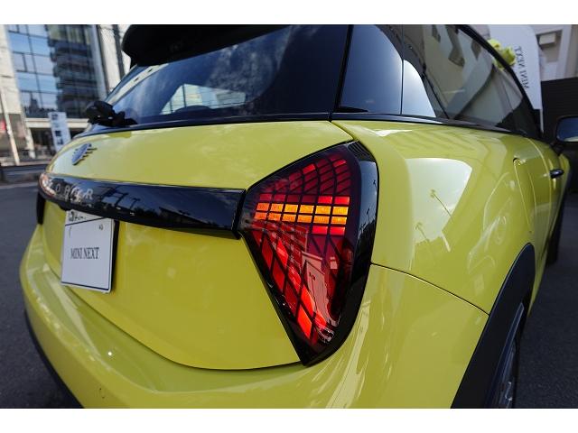 ＭＩＮＩ クーパーＣ　クラシック・トリム　弊社登録車　ＡＣＣ　ＨＵＤ　ドライビングアシスト　パーキングアシスト　アダプティブＬＥＤヘッドライト　シートヒーター　ステアリング＆レーンコントロールアシスト　ワイヤレスチャージング　認定中古車（61枚目）