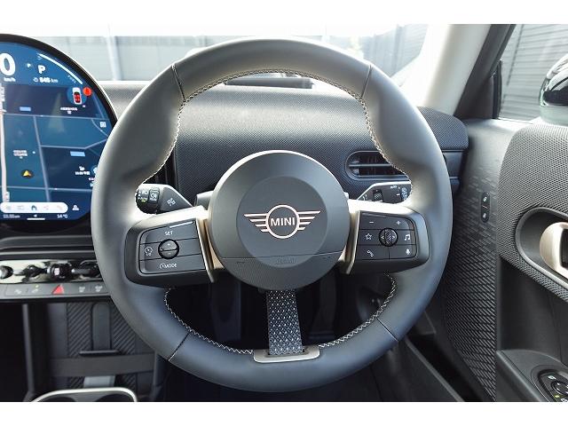 ＭＩＮＩ クーパーＣ　クラシック・トリム　弊社登録車　ＡＣＣ　ＨＵＤ　ドライビングアシスト　パーキングアシスト　アダプティブＬＥＤヘッドライト　シートヒーター　ステアリング＆レーンコントロールアシスト　ワイヤレスチャージング　認定中古車（25枚目）