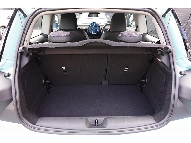 ＭＩＮＩ クーパーＣ　クラシック・トリム　弊社登録車　ＡＣＣ　ＨＵＤ　ドライビングアシスト　パーキングアシスト　アダプティブＬＥＤヘッドライト　シートヒーター　ステアリング＆レーンコントロールアシスト　ワイヤレスチャージング　認定中古車（53枚目）