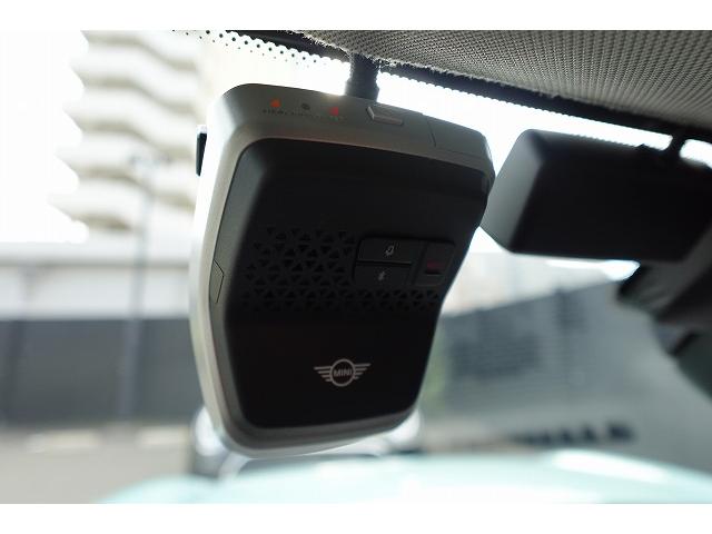 ＭＩＮＩ クーパーＣ　クラシック・トリム　弊社登録車　ＡＣＣ　ＨＵＤ　ドライビングアシスト　パーキングアシスト　アダプティブＬＥＤヘッドライト　シートヒーター　ステアリング＆レーンコントロールアシスト　ワイヤレスチャージング　認定中古車（56枚目）