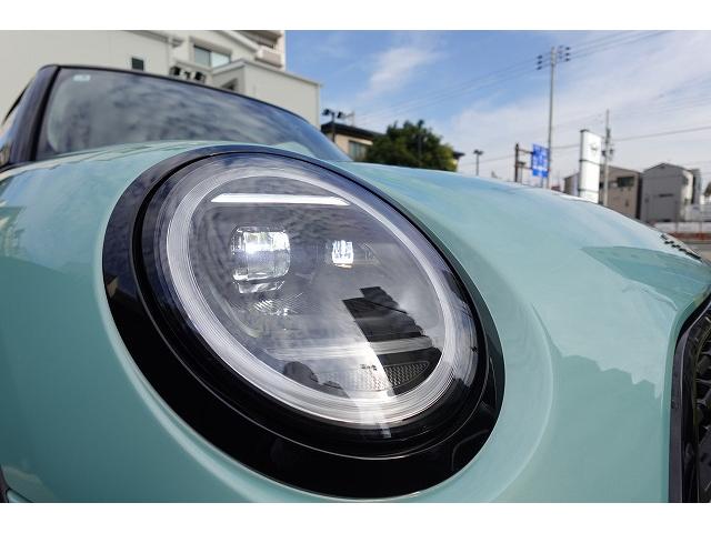 ＭＩＮＩ クーパーＣ　クラシック・トリム　弊社登録車　ＡＣＣ　ＨＵＤ　ドライビングアシスト　パーキングアシスト　アダプティブＬＥＤヘッドライト　シートヒーター　ステアリング＆レーンコントロールアシスト　ワイヤレスチャージング　認定中古車（61枚目）