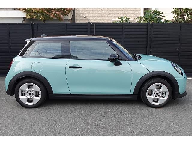 ＭＩＮＩ クーパーＣ　クラシック・トリム　弊社登録車　ＡＣＣ　ＨＵＤ　ドライビングアシスト　パーキングアシスト　アダプティブＬＥＤヘッドライト　シートヒーター　ステアリング＆レーンコントロールアシスト　ワイヤレスチャージング　認定中古車（72枚目）