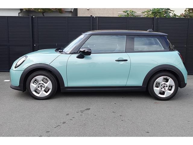 ＭＩＮＩ クーパーＣ　クラシック・トリム　弊社登録車　ＡＣＣ　ＨＵＤ　ドライビングアシスト　パーキングアシスト　アダプティブＬＥＤヘッドライト　シートヒーター　ステアリング＆レーンコントロールアシスト　ワイヤレスチャージング　認定中古車（76枚目）