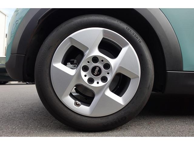 ＭＩＮＩ クーパーＣ　クラシック・トリム　弊社登録車　ＡＣＣ　ＨＵＤ　ドライビングアシスト　パーキングアシスト　アダプティブＬＥＤヘッドライト　シートヒーター　ステアリング＆レーンコントロールアシスト　ワイヤレスチャージング　認定中古車（80枚目）