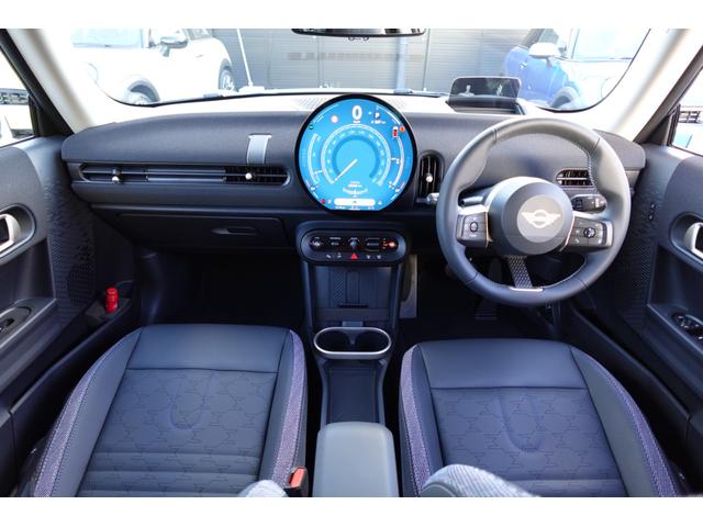 ＭＩＮＩ クーパーＳ　クラシック・トリム　弊社デモカー　ＣＬＡＳＳＩＣＴＲＩＭ　１８インチホイール　禁煙車　ＡＣＣ　純正ナビ　サラウンドビューシステム　フロントカメラ　バックカメラ　シートヒーター　ステアリングヒーター　ＨＵＤ　認定中古車（6枚目）