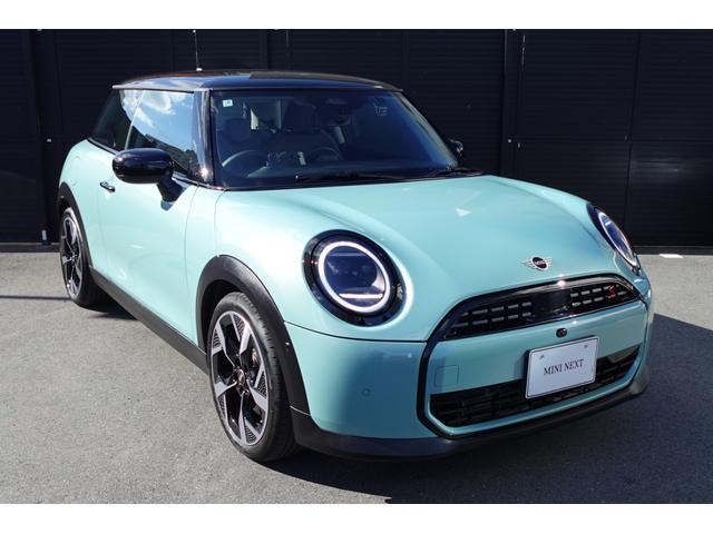 ＭＩＮＩ クーパーＳ　クラシック・トリム　弊社デモカー　ＣＬＡＳＳＩＣＴＲＩＭ　１８インチホイール　禁煙車　ＡＣＣ　純正ナビ　サラウンドビューシステム　フロントカメラ　バックカメラ　シートヒーター　ステアリングヒーター　ＨＵＤ　認定中古車（8枚目）