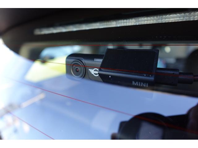 ＭＩＮＩ クーパーＳ　クラシック・トリム　弊社デモカー　ＣＬＡＳＳＩＣＴＲＩＭ　１８インチホイール　禁煙車　ＡＣＣ　純正ナビ　サラウンドビューシステム　フロントカメラ　バックカメラ　シートヒーター　ステアリングヒーター　ＨＵＤ　認定中古車（54枚目）