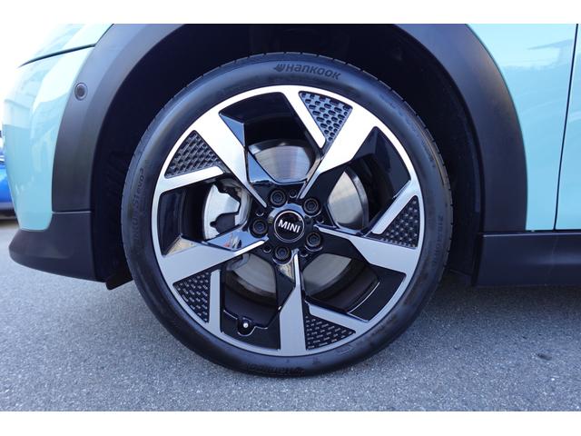ＭＩＮＩ クーパーＳ　クラシック・トリム　弊社デモカー　ＣＬＡＳＳＩＣＴＲＩＭ　１８インチホイール　禁煙車　ＡＣＣ　純正ナビ　サラウンドビューシステム　フロントカメラ　バックカメラ　シートヒーター　ステアリングヒーター　ＨＵＤ　認定中古車（64枚目）