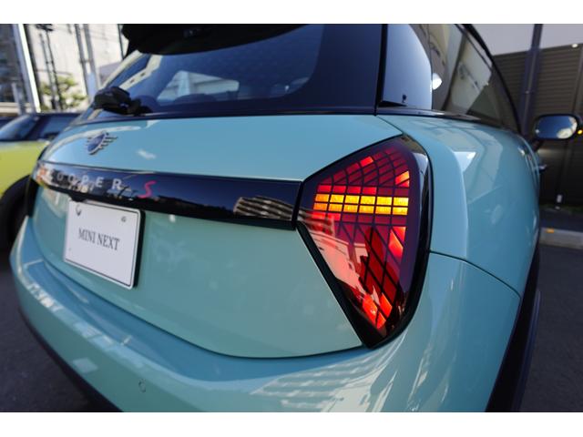 ＭＩＮＩ クーパーＳ　クラシック・トリム　弊社デモカー　ＣＬＡＳＳＩＣＴＲＩＭ　１８インチホイール　禁煙車　ＡＣＣ　純正ナビ　サラウンドビューシステム　フロントカメラ　バックカメラ　シートヒーター　ステアリングヒーター　ＨＵＤ　認定中古車（70枚目）