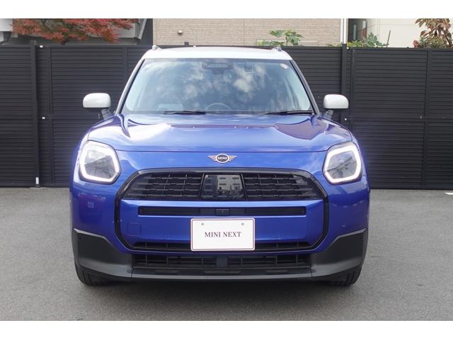 ＭＩＮＩ カントリーマンＤ　クラシック・トリム　弊社登録車　Ｍパッケージ　ｈａｒｍａｎ／ｋａｒｄｏｎスピーカーシステム　ドライビングアシストプロ　パーキングアシスト＋　ヘッドアップディスプレイ　アダプティブＬＥＤヘッドライト　認定中古車（7枚目）