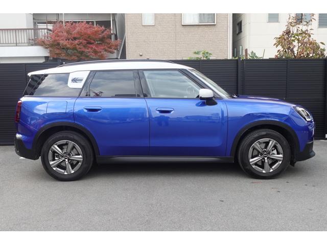 ＭＩＮＩ カントリーマンＤ　クラシック・トリム　弊社登録車　Ｍパッケージ　ｈａｒｍａｎ／ｋａｒｄｏｎスピーカーシステム　ドライビングアシストプロ　パーキングアシスト＋　ヘッドアップディスプレイ　アダプティブＬＥＤヘッドライト　認定中古車（9枚目）