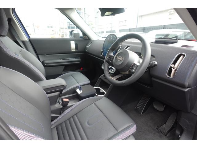 ＭＩＮＩ カントリーマンＤ　クラシック・トリム　弊社登録車　Ｍパッケージ　ｈａｒｍａｎ／ｋａｒｄｏｎスピーカーシステム　ドライビングアシストプロ　パーキングアシスト＋　ヘッドアップディスプレイ　アダプティブＬＥＤヘッドライト　認定中古車（14枚目）