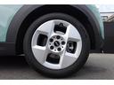 クーパーＣ　クラシック・トリム　弊社登録車　ＡＣＣ　ＨＵＤ　ドライビングアシスト　パーキングアシスト　アダプティブＬＥＤヘッドライト　シートヒーター　ステアリング＆レーンコントロールアシスト　ワイヤレスチャージング　認定中古車（60枚目）