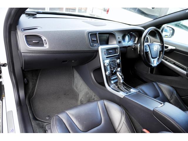 Ｖ６０ Ｔ５　Ｒデザイン　全プラン２年保証付　後期　８ＡＴ　黒革　純正ナビ地デジＢカメラＥＴＣ　衝突軽減　パワーシート　シートヒーター　ブラインドスポットモニター　レーンキープ　アクティブクルーズコントロール（24枚目）