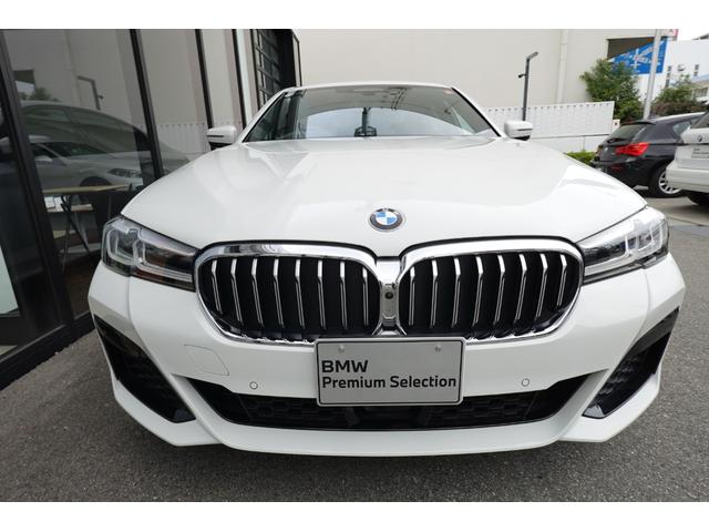 ５シリーズ ５３０ｅ　Ｍスポーツ　エディションジョイ＋　弊社下取ワンオーナー車／ブラックレザー／全周囲カメラ／アクティブクルーズコントロール／ヘッドアップディスプレイ／オートトランク／１９インチアロイホイール／アダプティブＬＥＤヘッドライト／認定中古車／（6枚目）