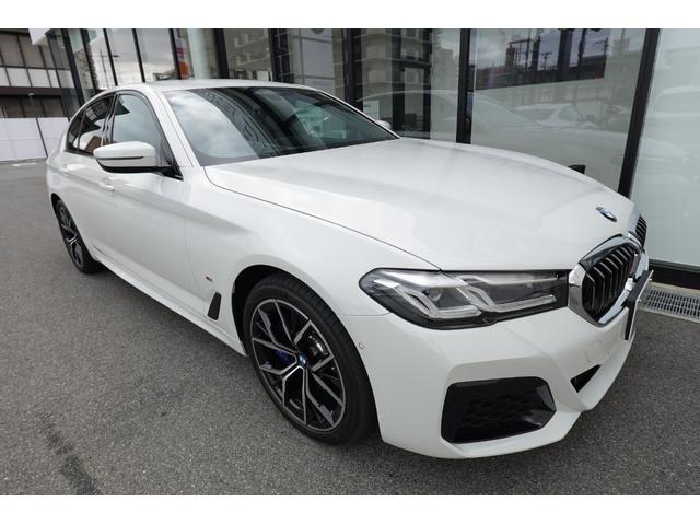 ５シリーズ ５３０ｅ　Ｍスポーツ　エディションジョイ＋　弊社下取ワンオーナー車／ブラックレザー／全周囲カメラ／アクティブクルーズコントロール／ヘッドアップディスプレイ／オートトランク／１９インチアロイホイール／アダプティブＬＥＤヘッドライト／認定中古車／（7枚目）