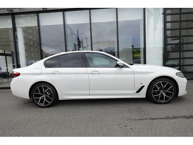 ５シリーズ ５３０ｅ　Ｍスポーツ　エディションジョイ＋　弊社下取ワンオーナー車／ブラックレザー／全周囲カメラ／アクティブクルーズコントロール／ヘッドアップディスプレイ／オートトランク／１９インチアロイホイール／アダプティブＬＥＤヘッドライト／認定中古車／（8枚目）
