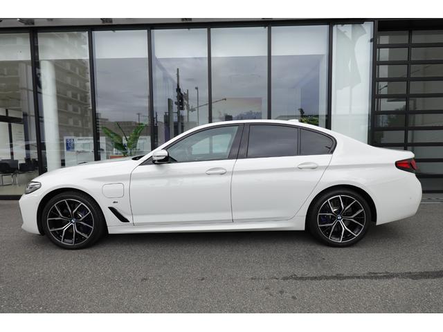 ５シリーズ ５３０ｅ　Ｍスポーツ　エディションジョイ＋　弊社下取ワンオーナー車／ブラックレザー／全周囲カメラ／アクティブクルーズコントロール／ヘッドアップディスプレイ／オートトランク／１９インチアロイホイール／アダプティブＬＥＤヘッドライト／認定中古車／（12枚目）