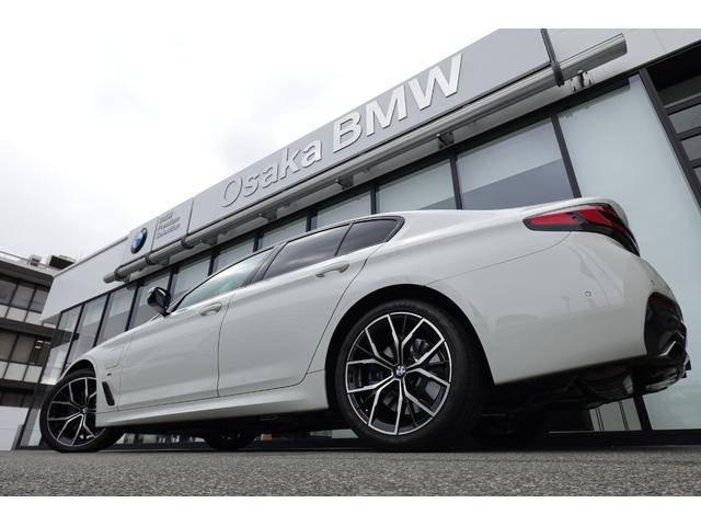 ５シリーズ ５３０ｅ　Ｍスポーツ　エディションジョイ＋　弊社下取ワンオーナー車／ブラックレザー／全周囲カメラ／アクティブクルーズコントロール／ヘッドアップディスプレイ／オートトランク／１９インチアロイホイール／アダプティブＬＥＤヘッドライト／認定中古車／（14枚目）