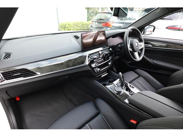 ５シリーズ ５３０ｅ　Ｍスポーツ　エディションジョイ＋　弊社下取ワンオーナー車／ブラックレザー／全周囲カメラ／アクティブクルーズコントロール／ヘッドアップディスプレイ／オートトランク／１９インチアロイホイール／アダプティブＬＥＤヘッドライト／認定中古車／（30枚目）