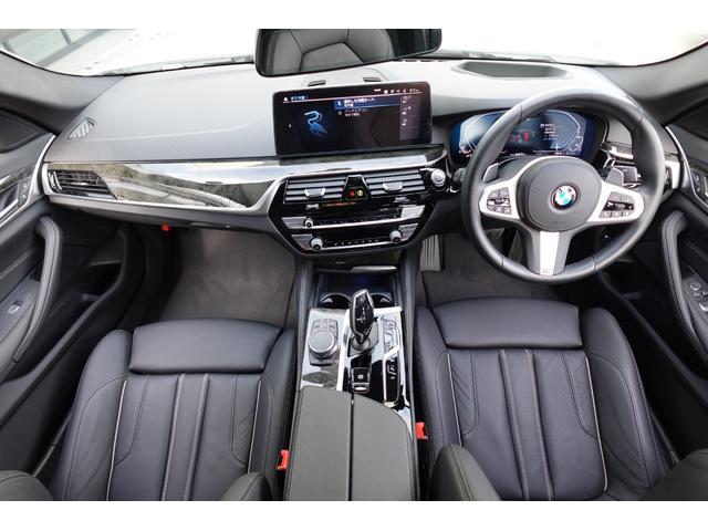 ５シリーズ ５３０ｅ　Ｍスポーツ　エディションジョイ＋　弊社下取ワンオーナー車／ブラックレザー／全周囲カメラ／アクティブクルーズコントロール／ヘッドアップディスプレイ／オートトランク／１９インチアロイホイール／アダプティブＬＥＤヘッドライト／認定中古車／（32枚目）