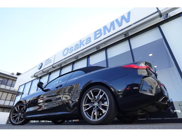 ４シリーズ Ｍ４４０ｉ　ｘＤｒｉｖｅカブリオレ　弊社下取ワンオーナー　カーブドディスプレイ　モカヴァーネスカレザー　ヘッドアップディスプレイ　全周囲カメラ　ＢＭＷレーザーライト　ハーマンカードンスピーカー　ウインドディフレクター　純正１９インチＡＷ（9枚目）