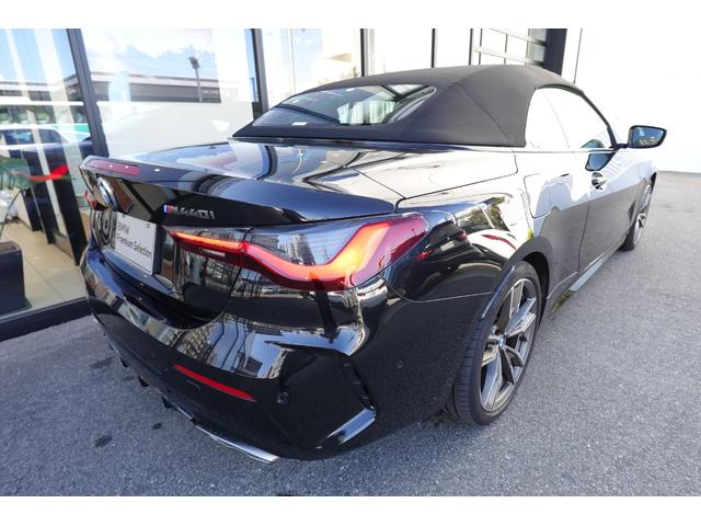 ４シリーズ Ｍ４４０ｉ　ｘＤｒｉｖｅカブリオレ　弊社下取ワンオーナー　カーブドディスプレイ　モカヴァーネスカレザー　ヘッドアップディスプレイ　全周囲カメラ　ＢＭＷレーザーライト　ハーマンカードンスピーカー　ウインドディフレクター　純正１９インチＡＷ（12枚目）