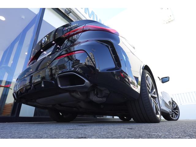 ４シリーズ Ｍ４４０ｉ　ｘＤｒｉｖｅカブリオレ　弊社下取ワンオーナー　カーブドディスプレイ　モカヴァーネスカレザー　ヘッドアップディスプレイ　全周囲カメラ　ＢＭＷレーザーライト　ハーマンカードンスピーカー　ウインドディフレクター　純正１９インチＡＷ（20枚目）