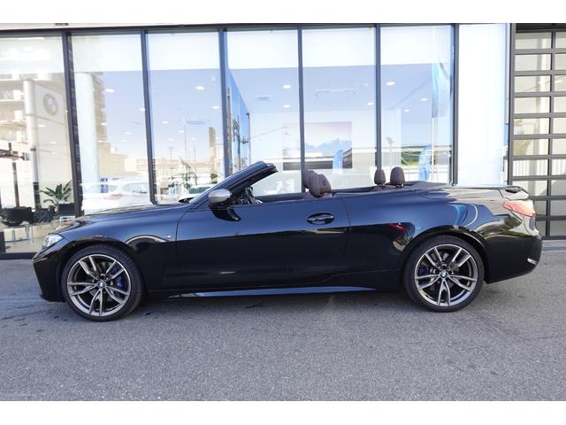 ４シリーズ Ｍ４４０ｉ　ｘＤｒｉｖｅカブリオレ　弊社下取ワンオーナー　カーブドディスプレイ　モカヴァーネスカレザー　ヘッドアップディスプレイ　全周囲カメラ　ＢＭＷレーザーライト　ハーマンカードンスピーカー　ウインドディフレクター　純正１９インチＡＷ（22枚目）