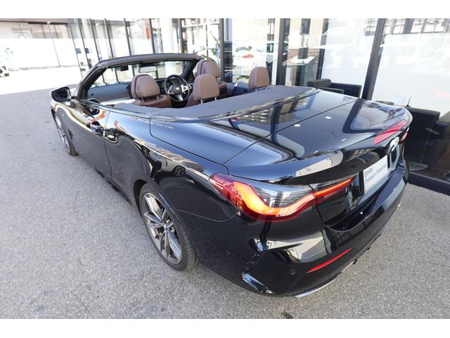 ４シリーズ Ｍ４４０ｉ　ｘＤｒｉｖｅカブリオレ　弊社下取ワンオーナー　カーブドディスプレイ　モカヴァーネスカレザー　ヘッドアップディスプレイ　全周囲カメラ　ＢＭＷレーザーライト　ハーマンカードンスピーカー　ウインドディフレクター　純正１９インチＡＷ（23枚目）