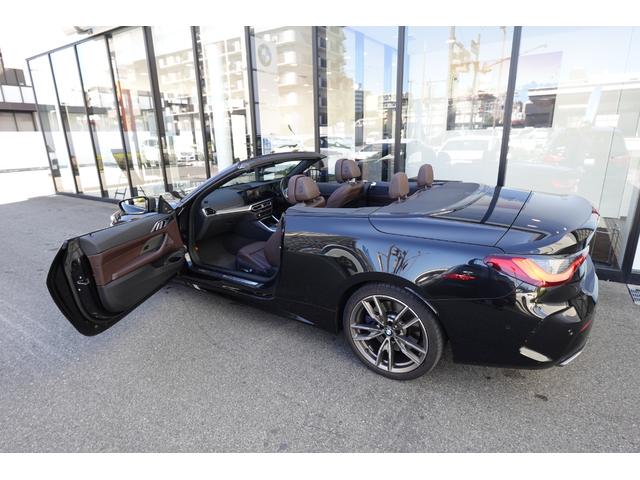 ４シリーズ Ｍ４４０ｉ　ｘＤｒｉｖｅカブリオレ　弊社下取ワンオーナー　カーブドディスプレイ　モカヴァーネスカレザー　ヘッドアップディスプレイ　全周囲カメラ　ＢＭＷレーザーライト　ハーマンカードンスピーカー　ウインドディフレクター　純正１９インチＡＷ（24枚目）