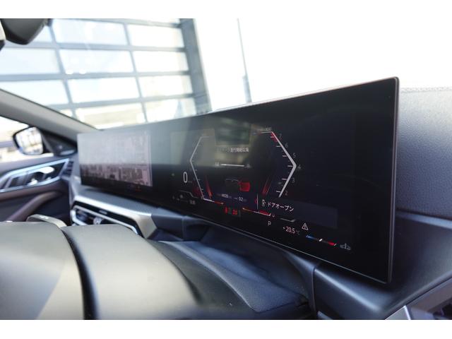 ４シリーズ Ｍ４４０ｉ　ｘＤｒｉｖｅカブリオレ　弊社下取ワンオーナー　カーブドディスプレイ　モカヴァーネスカレザー　ヘッドアップディスプレイ　全周囲カメラ　ＢＭＷレーザーライト　ハーマンカードンスピーカー　ウインドディフレクター　純正１９インチＡＷ（46枚目）