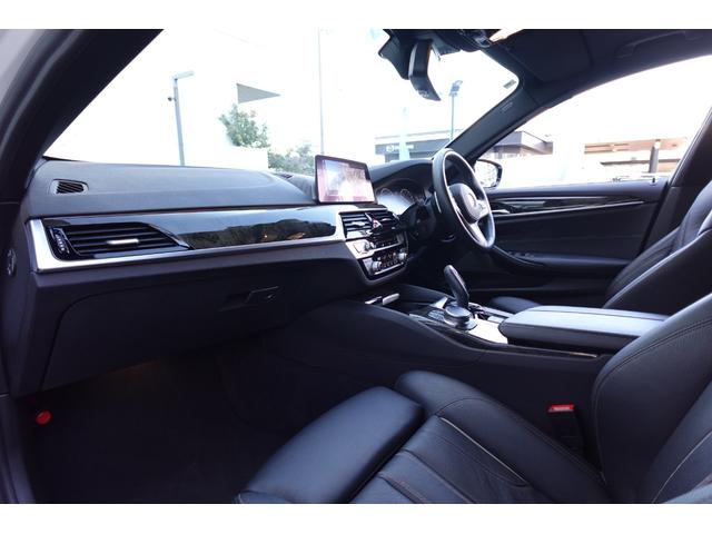 ５シリーズ ５３０ｉツーリング　Ｍスポーツ　ワンオーナー　黒革　シートヒーター　サンルーフ　ＣＤ＆ＤＶＤ　ＴＶ　後輪操舵　全周囲カメラ　ｈａｒｍａｎ／ｋａｒｄｏｎスピーカー　アンビエントライト　Ｂｌｕｅｔｏｏｔｈオーディオ　ＢＭＷ認定中古車（31枚目）