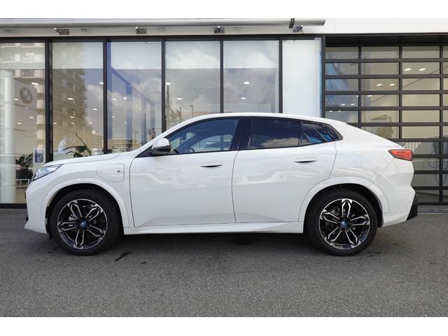 iX2 xDrive 30 Mスポーツ カーブドディスプレイ パノラマガラスサンルーフ HUD ACC 全周囲カメラ・センサー シート・ステアヒーター AppleCarPlay AndroidAuto Bluetooth 弊社元デモカー(8枚目)