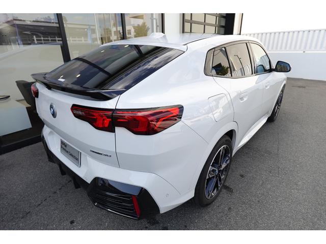 iX2 xDrive 30 Mスポーツ カーブドディスプレイ パノラマガラスサンルーフ HUD ACC 全周囲カメラ・センサー シート・ステアヒーター AppleCarPlay AndroidAuto Bluetooth 弊社元デモカー(13枚目)