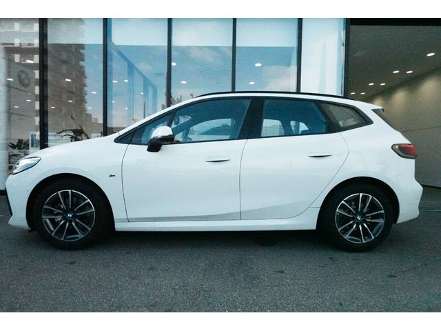 ドイツ本社と同様の教育を受けたＢＭＷ専門のメカニックが、１００項目にも上るポイントを徹底的にチェック致します。その保証料が車両本体価格に含まれております。