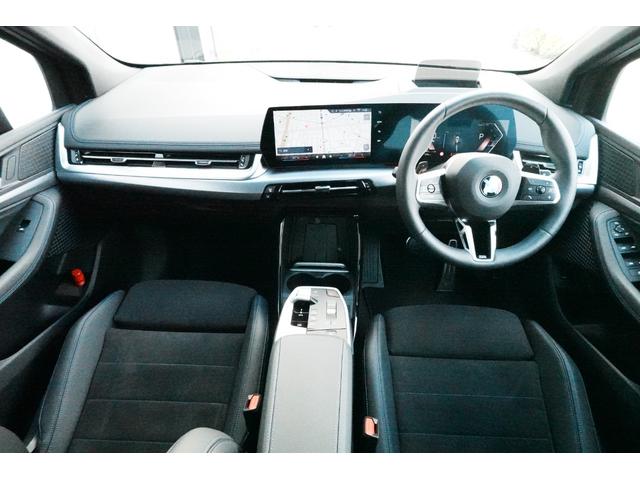 ドイツ本社と同様の教育を受けたＢＭＷ専門のメカニックが、１００項目にも上るポイントを徹底的にチェック致します。その保証料が車両本体価格に含まれております。