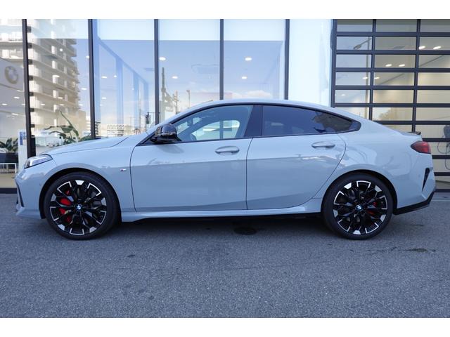 ２シリーズ Ｍ２３５　ｘＤｒｉｖｅグランクーペ　弊社元デモカー／Ｍパフォーマンスモデル／ブラックルーフ／シートヒーター／コーラルレッドレザー／全周囲カメラ／ドライビングアシストプロフェッショナル／パーキングアシストプラス／認定中古車（7枚目）