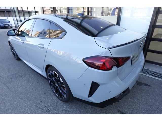 ２シリーズ Ｍ２３５　ｘＤｒｉｖｅグランクーペ　弊社元デモカー／Ｍパフォーマンスモデル／ブラックルーフ／シートヒーター／コーラルレッドレザー／全周囲カメラ／ドライビングアシストプロフェッショナル／パーキングアシストプラス／認定中古車（8枚目）