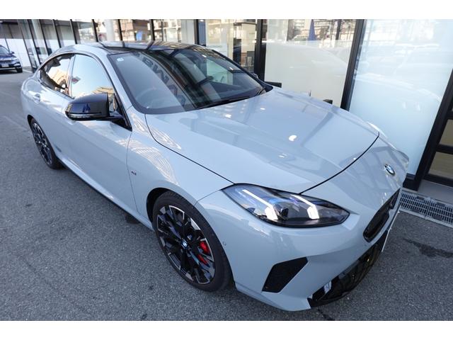 ２シリーズ Ｍ２３５　ｘＤｒｉｖｅグランクーペ　弊社元デモカー／Ｍパフォーマンスモデル／ブラックルーフ／シートヒーター／コーラルレッドレザー／全周囲カメラ／ドライビングアシストプロフェッショナル／パーキングアシストプラス／認定中古車（14枚目）