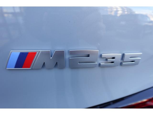 ２シリーズ Ｍ２３５　ｘＤｒｉｖｅグランクーペ　弊社元デモカー／Ｍパフォーマンスモデル／ブラックルーフ／シートヒーター／コーラルレッドレザー／全周囲カメラ／ドライビングアシストプロフェッショナル／パーキングアシストプラス／認定中古車（22枚目）